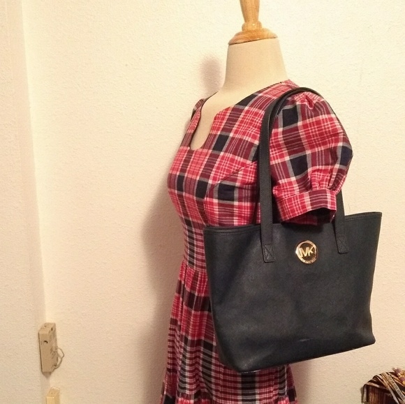 Michael Kors Navy Blue Bag. - Picture 7 of 7